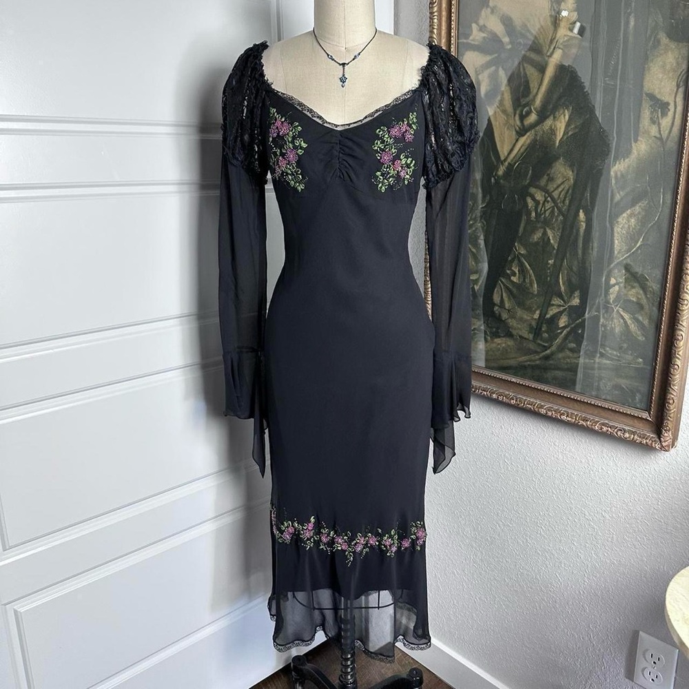 Vintage 2000s 100% silk beaded with a polyester lining, midi length dress Size 6